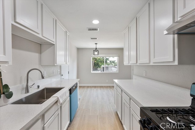Detail Gallery Image 11 of 25 For 15475 Shadow Mountain Ln, Lake Elsinore,  CA 92530 - 3 Beds | 2 Baths