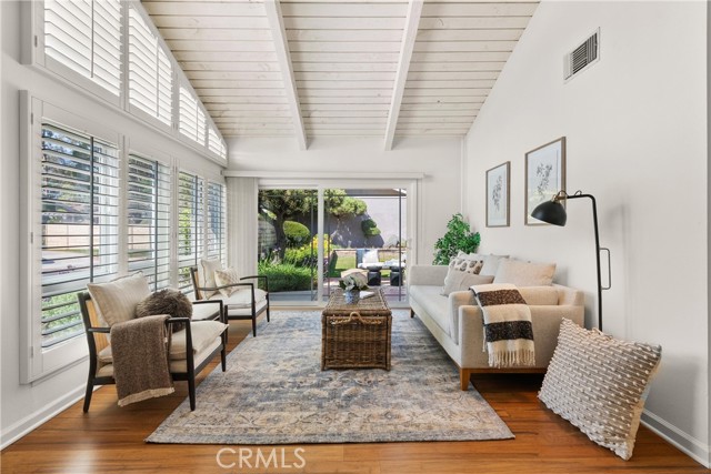 24595 Overlake Drive, Lake Forest CA: https://media.crmls.org/medias/4e2f4424-375c-4aef-b446-0d41315690ea.jpg