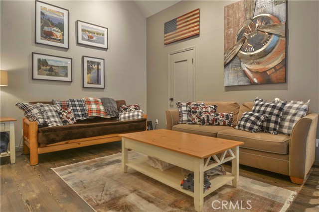 Detail Gallery Image 11 of 24 For 517 Sugar Pine Dr, Lake Arrowhead,  CA 92352 - 2 Beds | 2 Baths