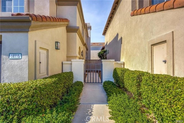 10775 Mueller Ct, Tustin CA: https://media.crmls.org/medias/4e302e12-a4ec-43d7-a648-0a2e64ec27ac.jpg