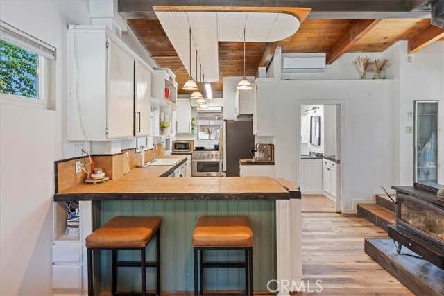 1946 Desert Front Road, Wrightwood CA: https://media.crmls.org/medias/4e308aa3-18da-41fe-a29a-4d5f132d9ccd.jpg