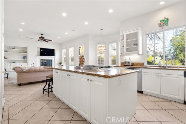 Detail Gallery Image 11 of 37 For 26910 Mirasol St, Valencia,  CA 91355 - 5 Beds | 5 Baths