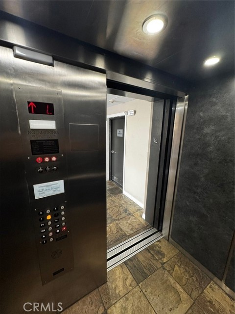 Detail Gallery Image 4 of 36 For 7320 Hawthorn #106 Ave #106,  Los Angeles,  CA 90046 - 2 Beds | 2 Baths