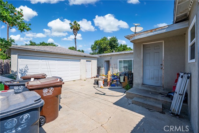 601 S Pearl Avenue, Compton CA: https://media.crmls.org/medias/4e327478-df33-4160-bf84-3f285b1ed781.jpg