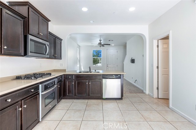 Detail Gallery Image 12 of 28 For 1587 N Strada Way, Clovis,  CA 93619 - 3 Beds | 2/1 Baths