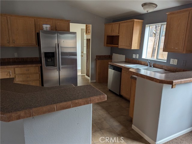 Detail Gallery Image 8 of 15 For 443 Holmes Ln, Sugarloaf,  CA 92386 - 3 Beds | 2 Baths