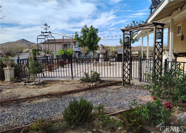 Detail Gallery Image 4 of 19 For 31420 Rabbit Springs Ln, Lucerne Valley,  CA 92356 - 5 Beds | 3 Baths