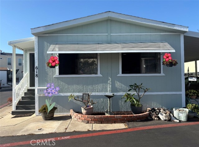 80 Huntington Street, Huntington Beach CA: https://media.crmls.org/medias/4e34df9b-4405-4b18-bd50-35c0f25de68c.jpg