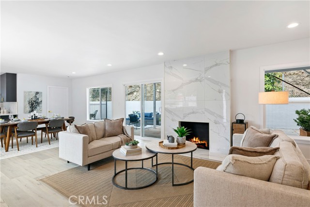 Detail Gallery Image 7 of 51 For 3900 Benedict Canyon Dr, Sherman Oaks,  CA 91423 - 3 Beds | 4 Baths