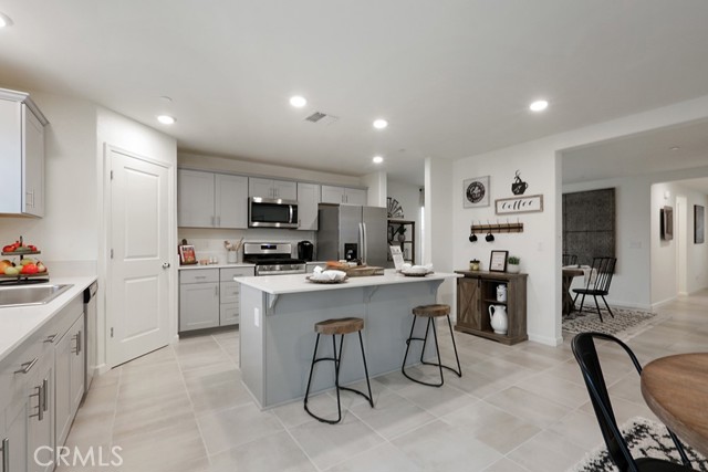 Detail Gallery Image 3 of 27 For 642 Stephanie Dr #56 B1,  Merced,  CA 95348 - 5 Beds | 3 Baths