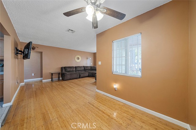 Detail Gallery Image 13 of 29 For 10114 Wadsworth, Los Angeles,  CA 90002 - 3 Beds | 1 Baths