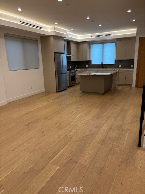 Detail Gallery Image 6 of 18 For 14553 Benefit St, Sherman Oaks,  CA 91403 - 3 Beds | 3/1 Baths