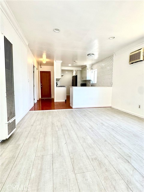 Detail Gallery Image 13 of 27 For 227 E 111th St, Los Angeles,  CA 90061 - 5 Beds | 3 Baths