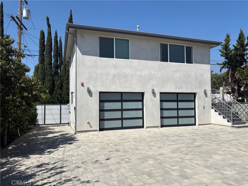 1221 Irving