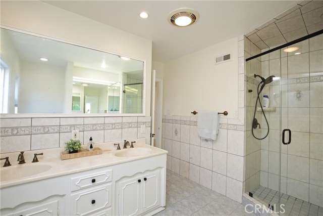 Detail Gallery Image 19 of 51 For 9122 Gainford St, Downey,  CA 90240 - 5 Beds | 4 Baths