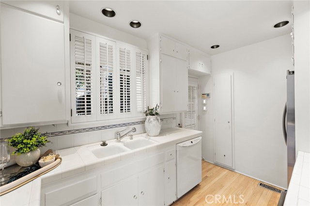 Detail Gallery Image 18 of 41 For 31571 Bluff Dr, Laguna Beach,  CA 92651 - 3 Beds | 3 Baths