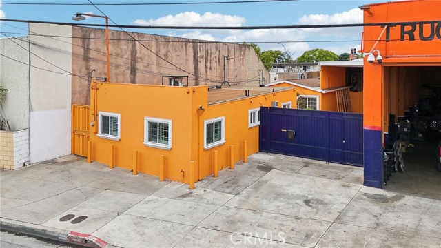 10240 Atlantic Avenue, South Gate CA: https://media.crmls.org/medias/4e3883f8-f97a-4050-ac06-8298ccee07e4.jpg