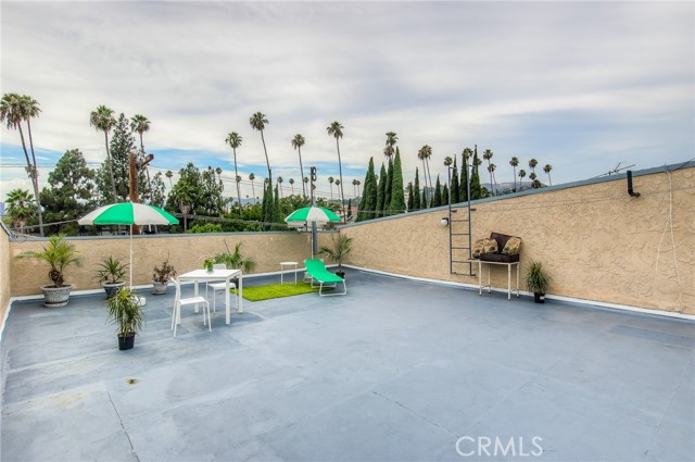 Detail Gallery Image 15 of 17 For 5125 Harold Way #303,  Los Angeles,  CA 90027 - 3 Beds | 3 Baths