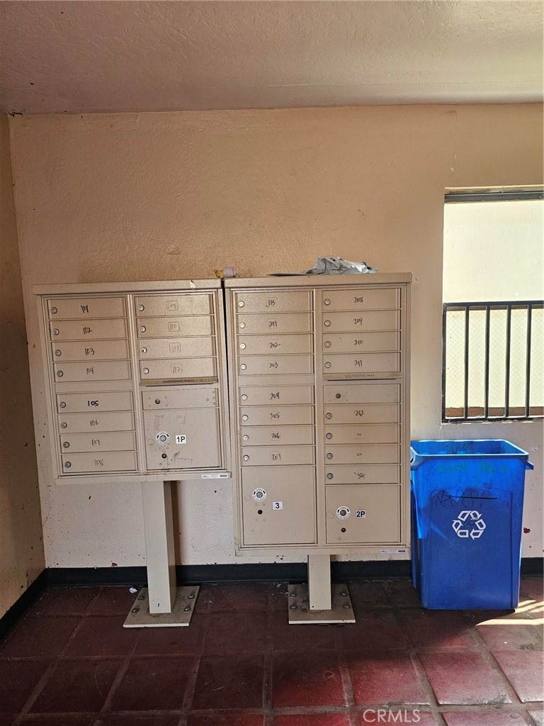 https://media.crmls.org/medias/4e3af2b8-4673-491d-b29b-d9fe58cdcfed.jpg?preset=X-Large