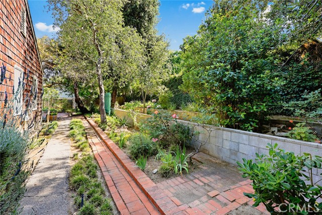 85 S San Rafael Avenue, Pasadena CA: https://media.crmls.org/medias/4e3c7b0c-9010-4a22-983b-4e9e0d79fe27.jpg
