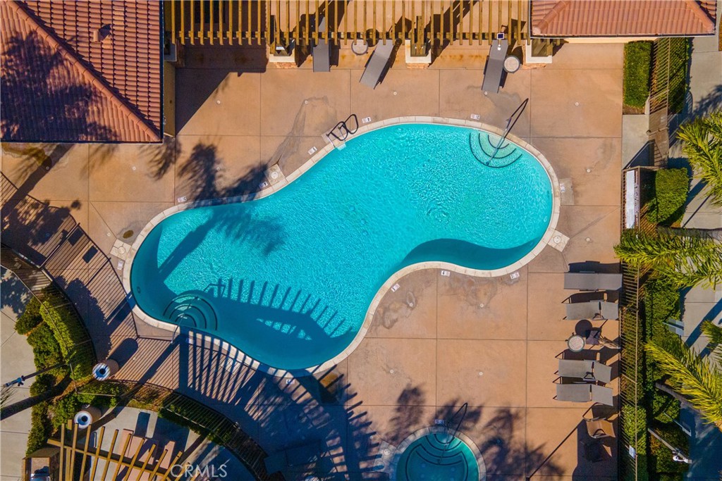 https://media.crmls.org/medias/4e3cc404-75e1-457a-a028-ba7de1e55ad6.jpg?preset=X-Large