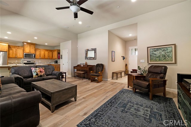 10 Harmony Park Circle, Chico CA: https://media.crmls.org/medias/4e3ceaae-63e3-414a-b4a2-1b2c7e18f25d.jpg