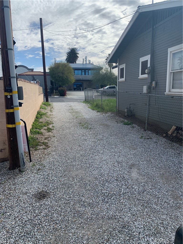 https://media.crmls.org/medias/4e3d2990-ea8e-47ac-a569-5cc43f69f8f8.jpg?preset=X-Large