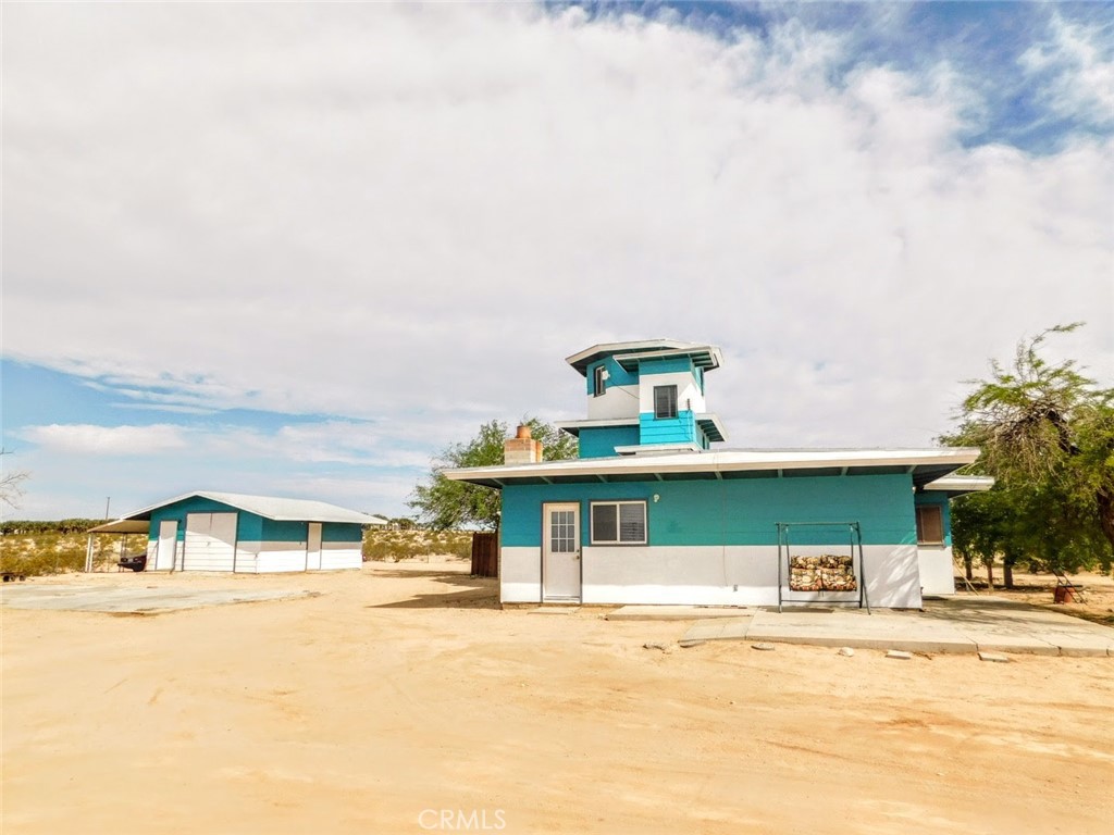 https://media.crmls.org/medias/4e3d550d-3065-4b25-b775-516443a7f1a5.jpg?preset=X-Large