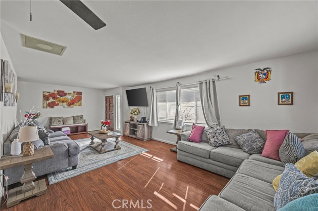 11857 11857 Mount Vernon, Grand Terrace CA: https://media.crmls.org/medias/4e3f079c-4a8e-452e-be7e-3446607539d6.jpg