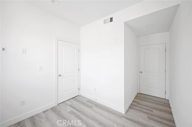 532 W Vernon Avenue, Los Angeles CA: https://media.crmls.org/medias/4e3f0804-6ead-479b-a1e2-b54fc84e7126.jpg
