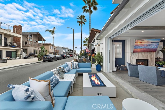 Detail Gallery Image 7 of 39 For 121 41st Street, Newport Beach,  CA 92663 - 4 Beds | 5 Baths