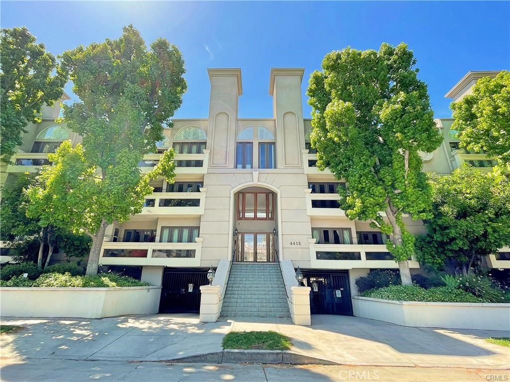 4415 Saugus Avenue #208