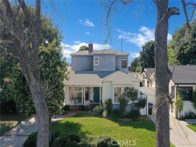 Detail Gallery Image 2 of 55 For 345 S Beachwood Dr, Burbank,  CA 91506 - 5 Beds | 3 Baths