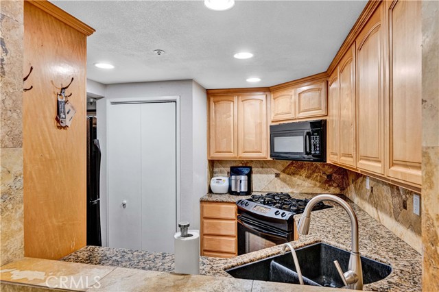 Detail Gallery Image 6 of 22 For 12640 Euclid St #202,  Garden Grove,  CA 92840 - 3 Beds | 2 Baths