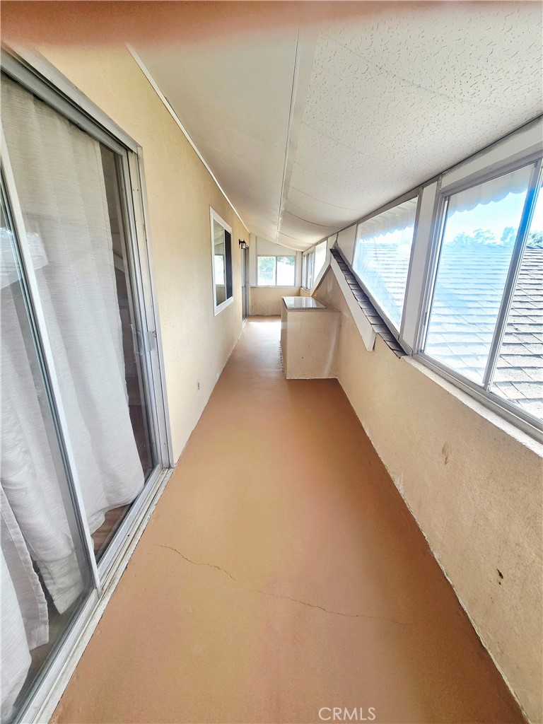 https://media.crmls.org/medias/4e420265-a2db-4aae-8a14-610471899e3f.jpg?preset=X-Large
