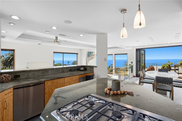 Detail Gallery Image 8 of 31 For 31532 Valido Rd, Laguna Beach,  CA 92651 - 4 Beds | 4/1 Baths