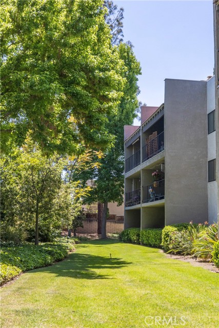 Detail Gallery Image 5 of 37 For 242 E Fern Ave #208,  Redlands,  CA 92373 - 2 Beds | 2 Baths
