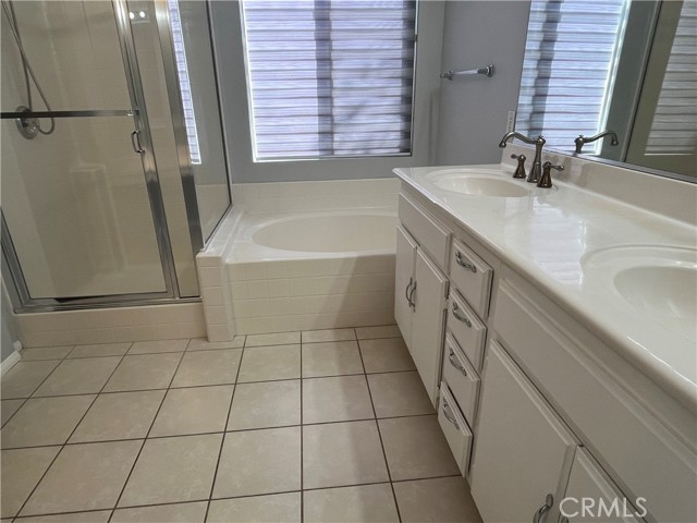 511 Shasta Drive, Corona CA: https://media.crmls.org/medias/4e42946f-22ac-455a-a371-0ee92c30f809.jpg