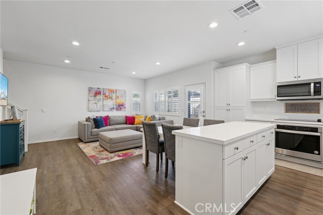 5422 Luna Way, Bonsall CA: https://media.crmls.org/medias/4e439c65-ddf6-41e5-96b2-513dfc932e25.jpg
