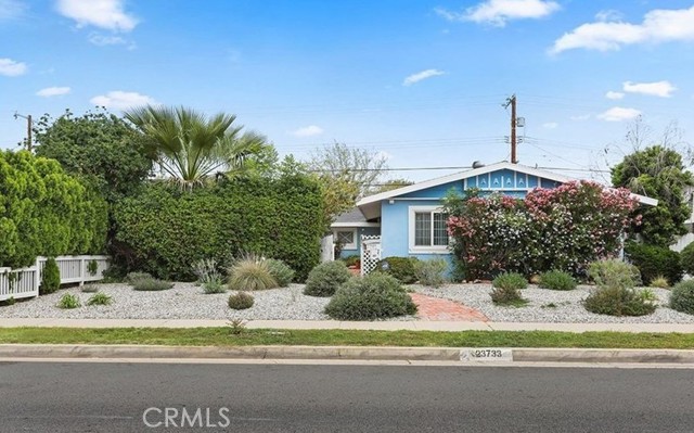 Detail Gallery Image 2 of 13 For 23733 Vanowen St, West Hills,  CA 91307 - 3 Beds | 2 Baths