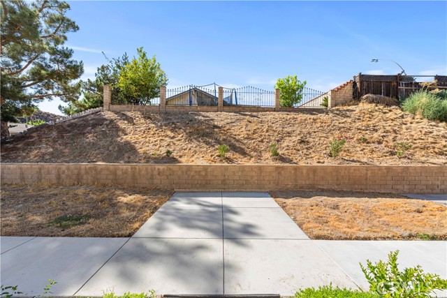 Detail Gallery Image 43 of 60 For 29835 Abelia Rd, Canyon Country,  CA 91387 - 4 Beds | 2 Baths