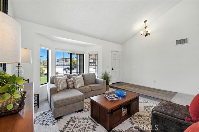 Detail Gallery Image 6 of 41 For 1025 Marc Ct, Diamond Bar,  CA 91765 - 4 Beds | 3 Baths