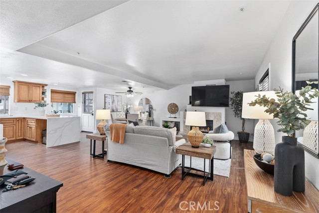 7651 Yorktown Avenue, Huntington Beach CA: https://media.crmls.org/medias/4e461bf2-b478-44af-9998-e846262c46ad.jpg