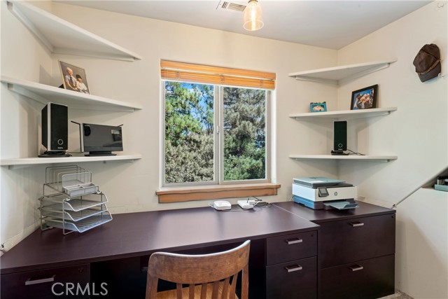 1034 Teakwood Drive, Lake Arrowhead CA: https://media.crmls.org/medias/4e4630ff-69c9-4af1-a6d8-7e3960245628.jpg