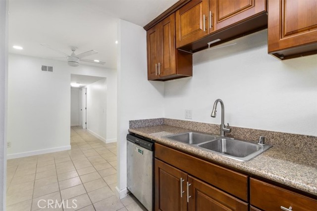 Detail Gallery Image 15 of 44 For 1044 Cabrillo Park #B,  Santa Ana,  CA 92701 - 2 Beds | 1 Baths