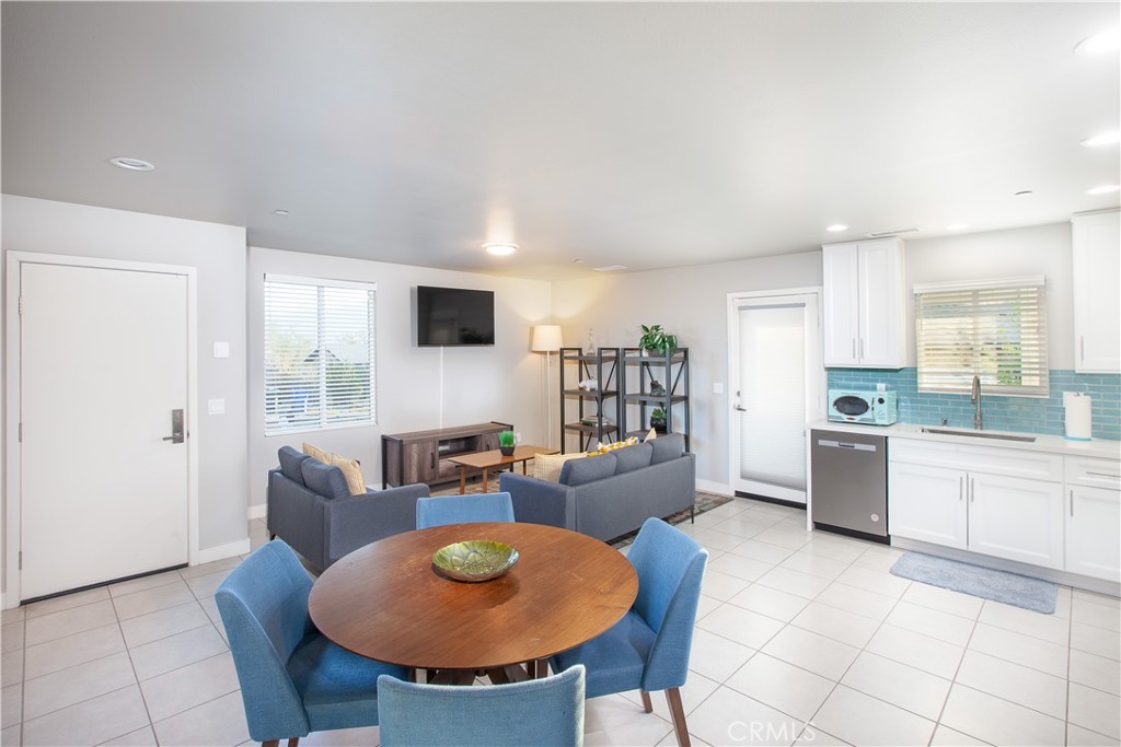 MLS #CV25219301 image #3