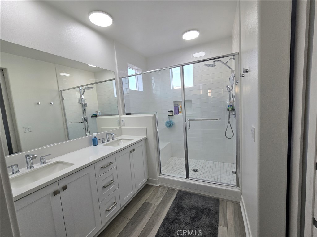 4e473550 B331 4601 8656 F04109415b83