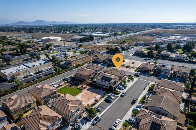 691 Lourdes Lane, Rialto CA: https://media.crmls.org/medias/4e474f61-7df5-4873-942d-a4afb3061552.jpg