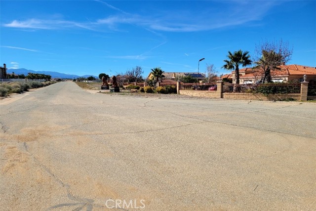 Detail Gallery Image 8 of 28 For 4 Whitehaven St, Oak Hills,  CA 92344 - – Beds | – Baths