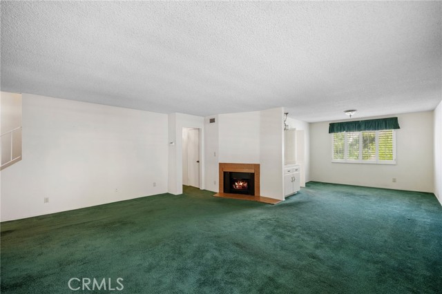 Detail Gallery Image 7 of 38 For 9555 via Venezia, Burbank,  CA 91504 - 3 Beds | 3 Baths